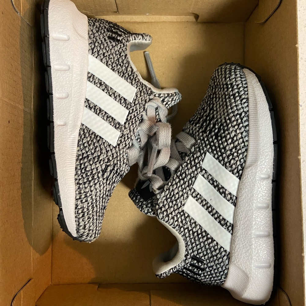 Adidas Toddler Shoe Size 4 (12-18months)